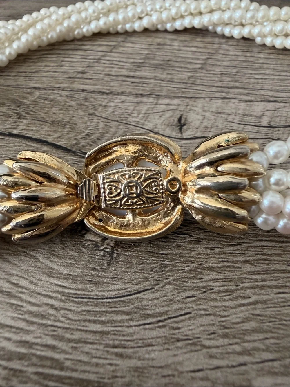 Vintage Faux Pearl Rhinestone 6 Strand Choker Necklace Goldtone Center Clasp Bow - Picture 5 of 7